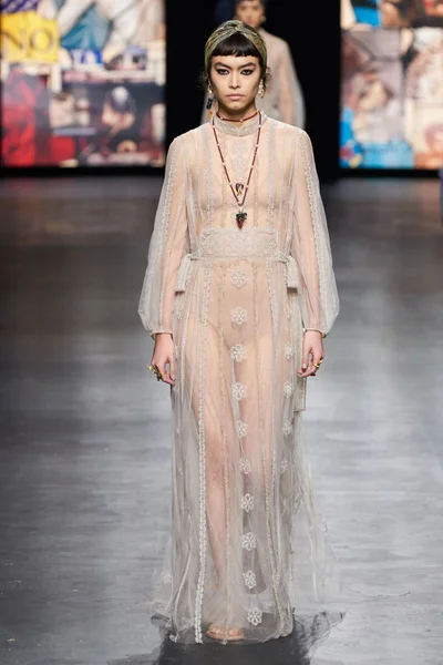 Look 44